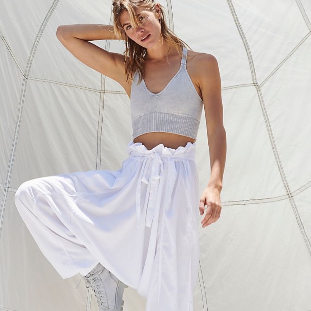NWOT Free People FP Movement Good Karma Crop Tank in Ice Grey. Size M/L.